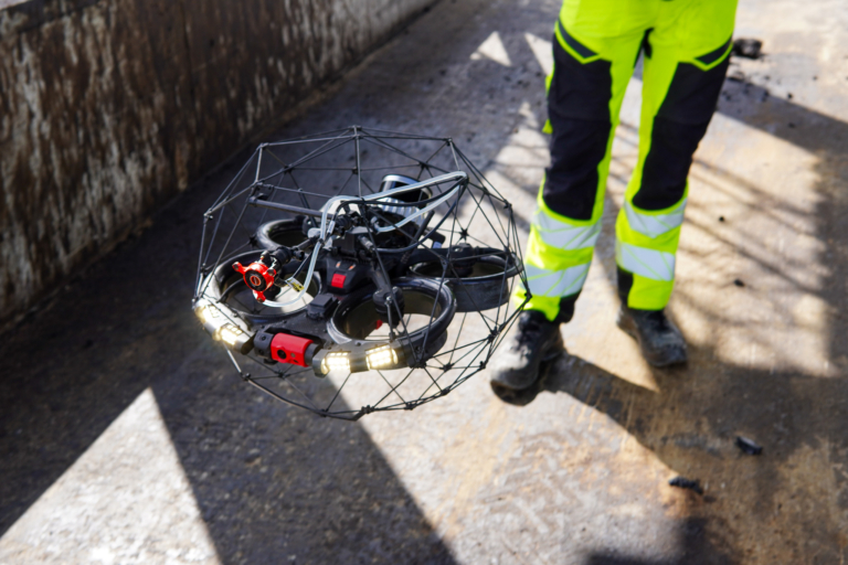 Drone som laver tykkelsesmåling UT
